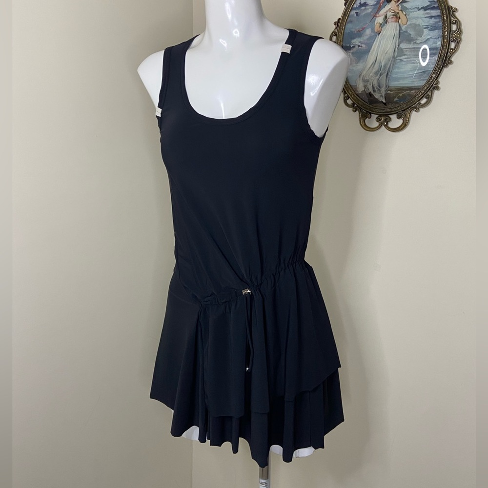 Stretchy asymmetrical sleeveless top
